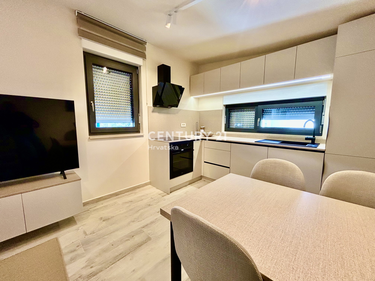 UMAG, DINTORNI, NUOVO APPARTAMENTO A SOLI 300 METRI DALLA SPIAGGIA E DAL MARE