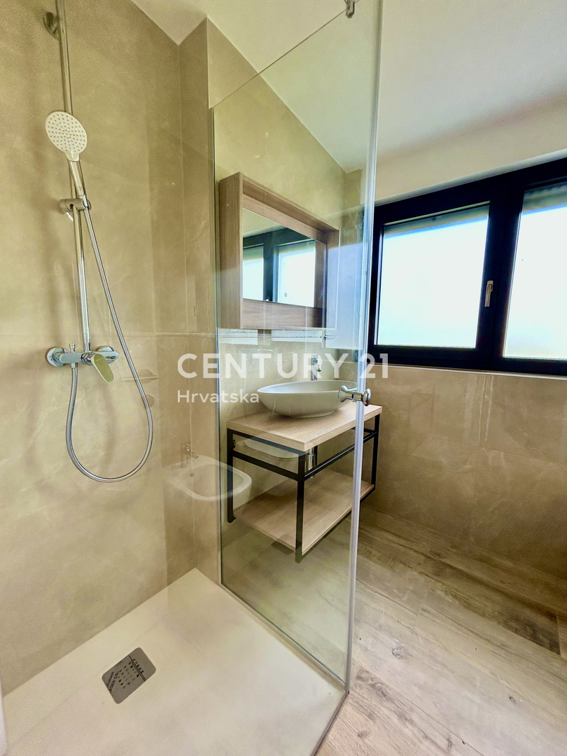 UMAG, DINTORNI, NUOVO APPARTAMENTO A SOLI 300 METRI DALLA SPIAGGIA E DAL MARE