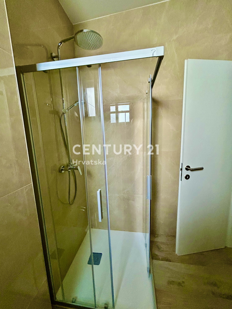 UMAG, DINTORNI, NUOVO APPARTAMENTO A SOLI 300 METRI DALLA SPIAGGIA E DAL MARE