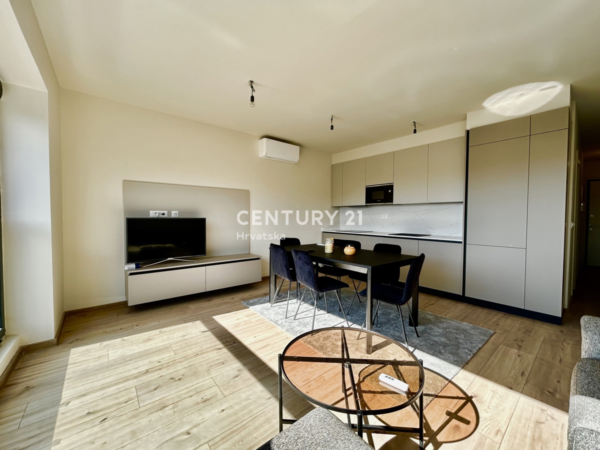 POREČ, APPARTAMENTO A SOLI 600 METRI DALLA SPIAGGIA E DAL MARE