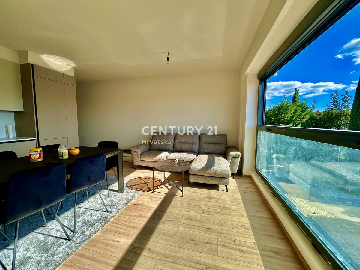 POREČ, APPARTAMENTO A SOLI 600 METRI DALLA SPIAGGIA E DAL MARE