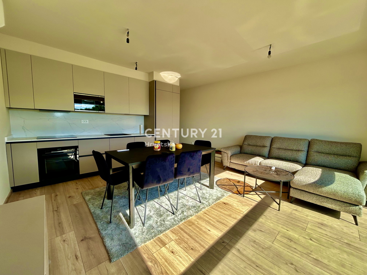 POREČ, APPARTAMENTO A SOLI 600 METRI DALLA SPIAGGIA E DAL MARE