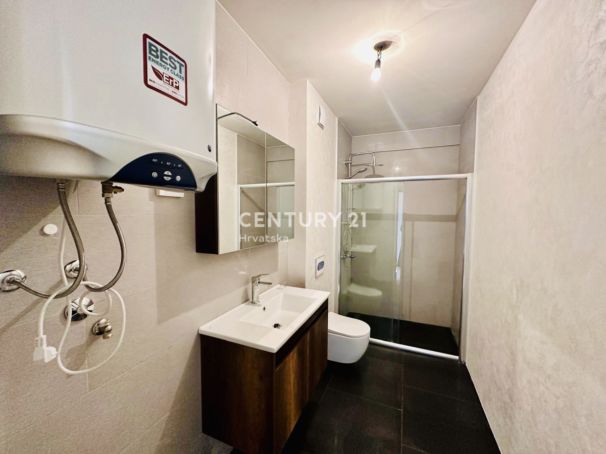 POREČ, APPARTAMENTO A SOLI 600 METRI DALLA SPIAGGIA E DAL MARE