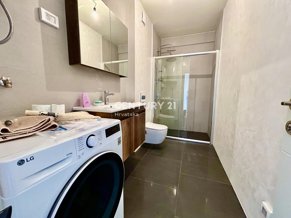 POREČ, APPARTAMENTO A SOLI 600 METRI DALLA SPIAGGIA E DAL MARE