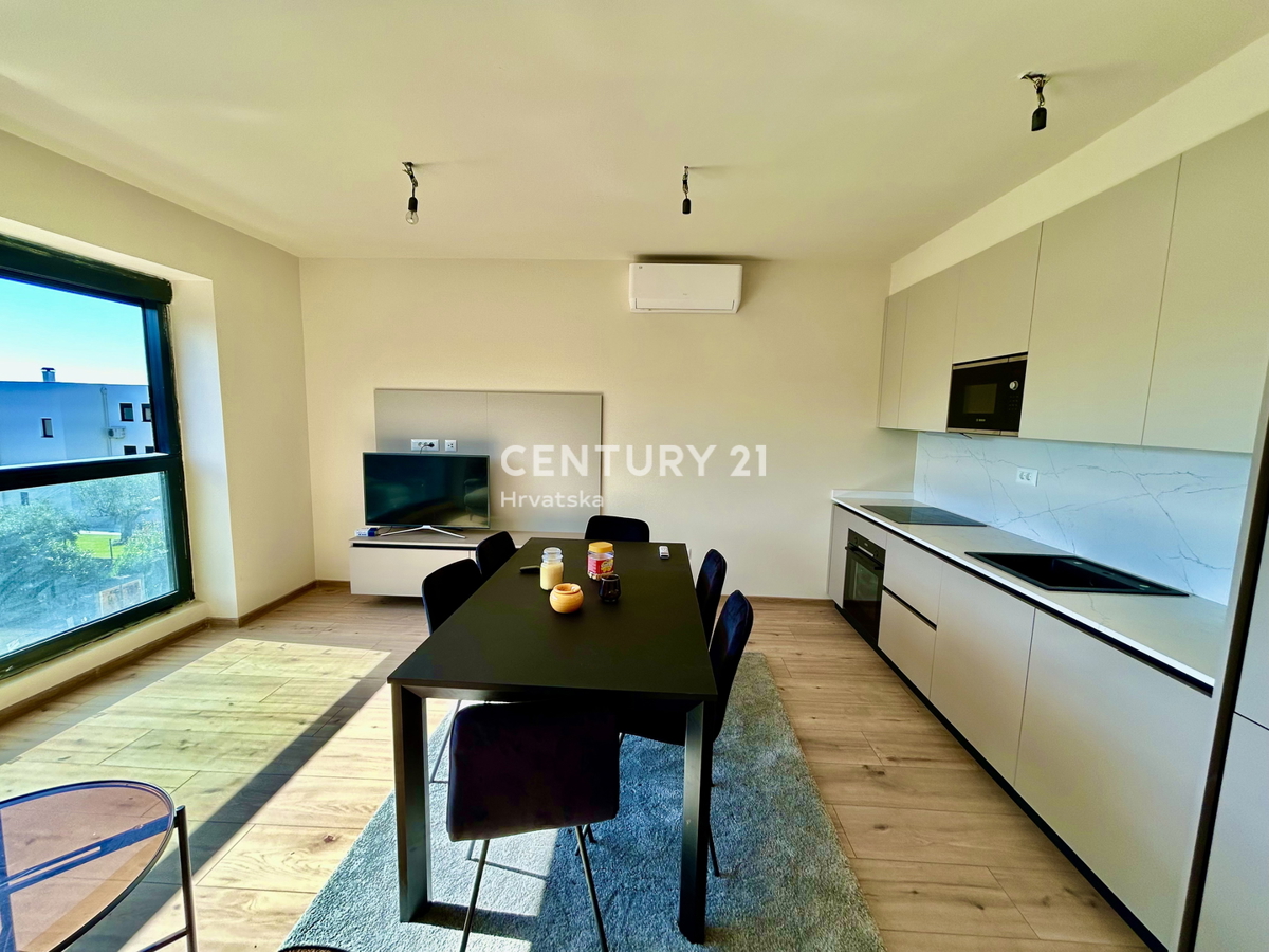 POREČ, APPARTAMENTO A SOLI 600 METRI DALLA SPIAGGIA E DAL MARE