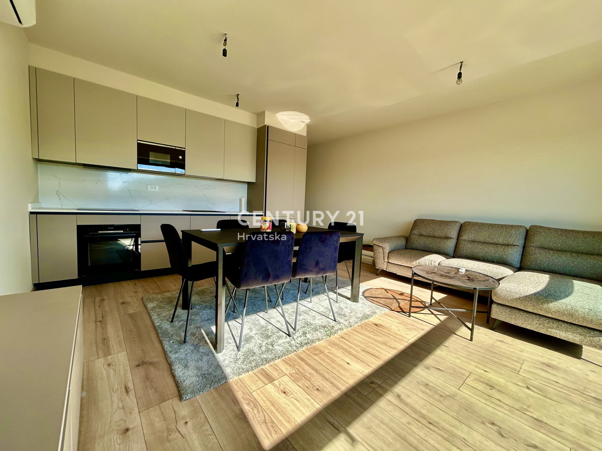 POREČ, APPARTAMENTO A SOLI 600 METRI DALLA SPIAGGIA E DAL MARE