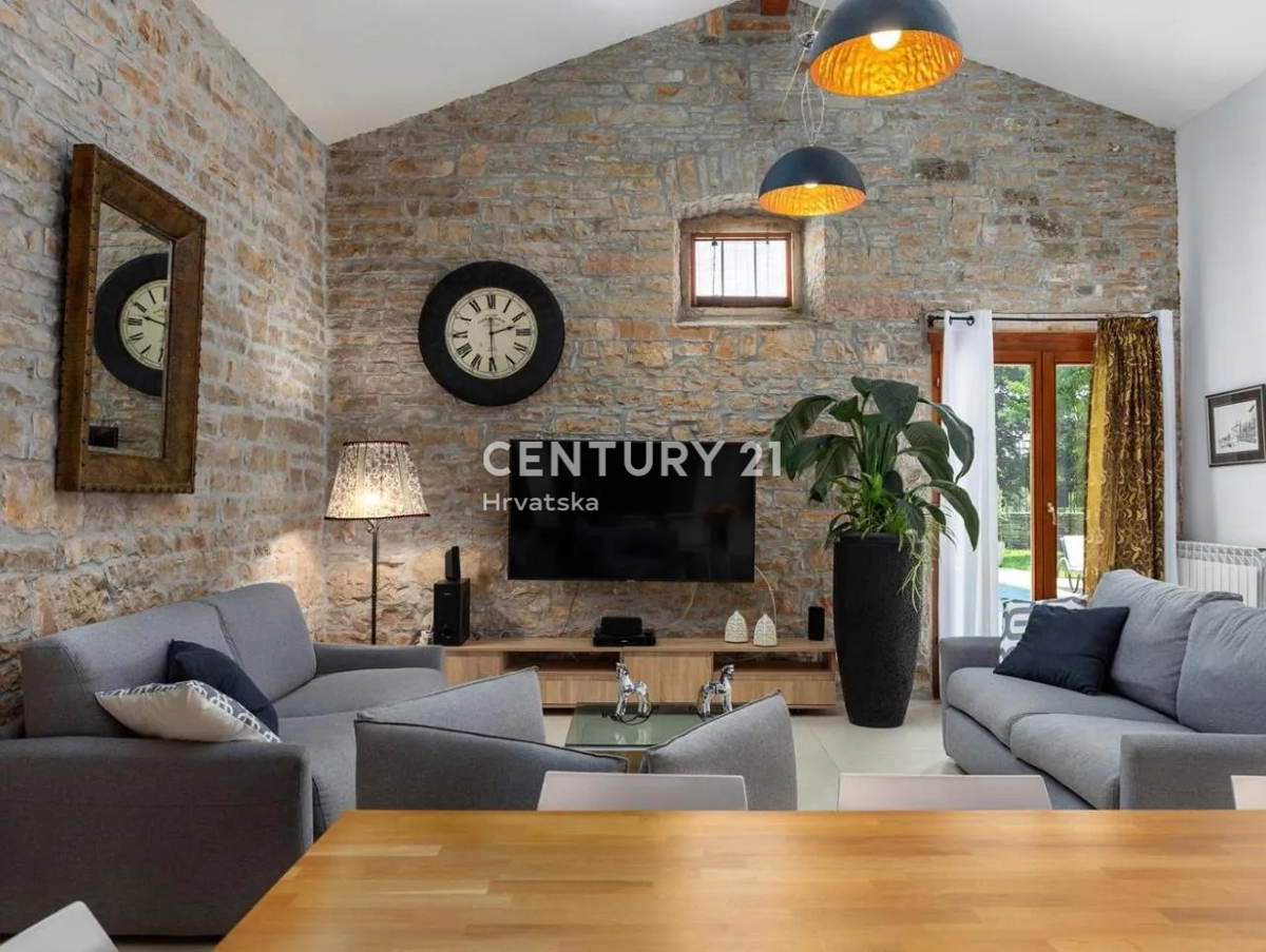 GRAČIŠĆE, VILLA IN PIETRA CON PISCINA NEL CUORE DELL’ISTRIA