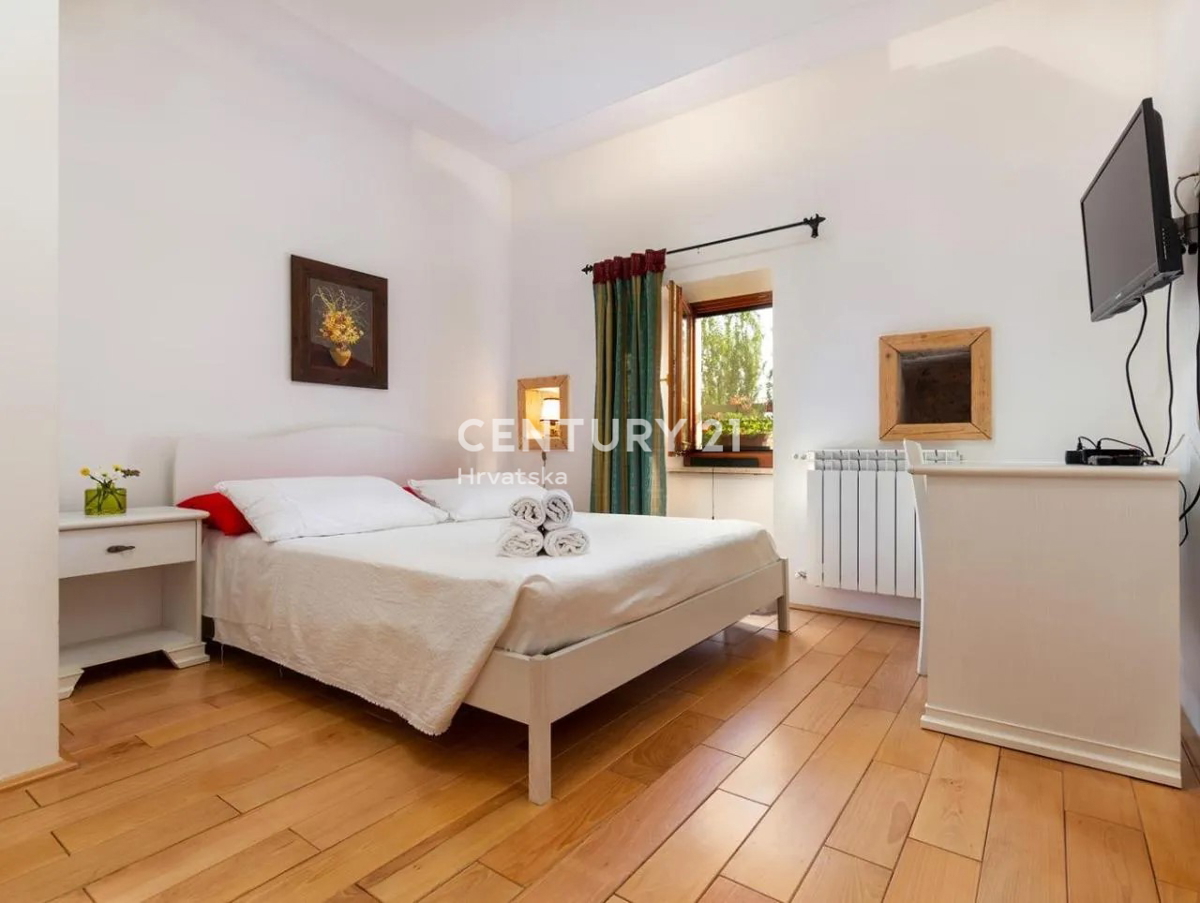 GRAČIŠĆE, VILLA IN PIETRA CON PISCINA NEL CUORE DELL’ISTRIA