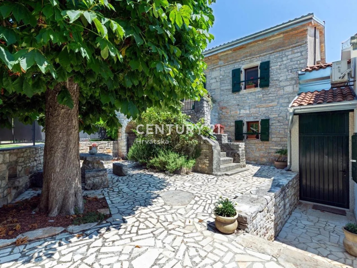 GRAČIŠĆE, VILLA IN PIETRA CON PISCINA NEL CUORE DELL’ISTRIA