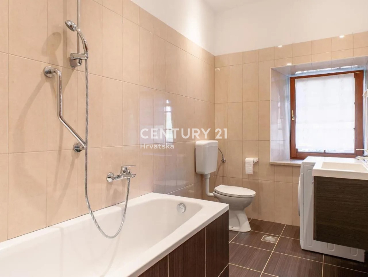 GRAČIŠĆE, VILLA IN PIETRA CON PISCINA NEL CUORE DELL’ISTRIA