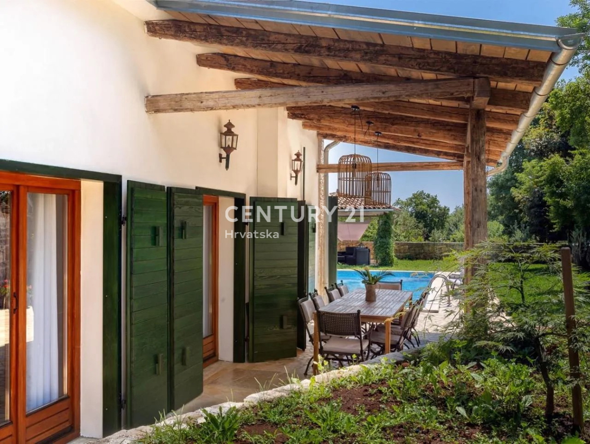 GRAČIŠĆE, VILLA IN PIETRA CON PISCINA NEL CUORE DELL’ISTRIA