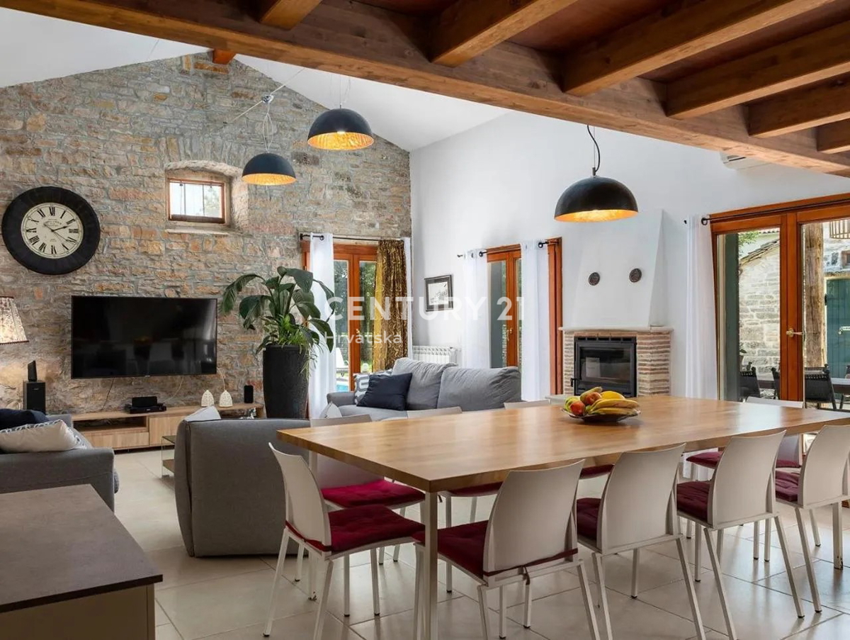 GRAČIŠĆE, VILLA IN PIETRA CON PISCINA NEL CUORE DELL’ISTRIA