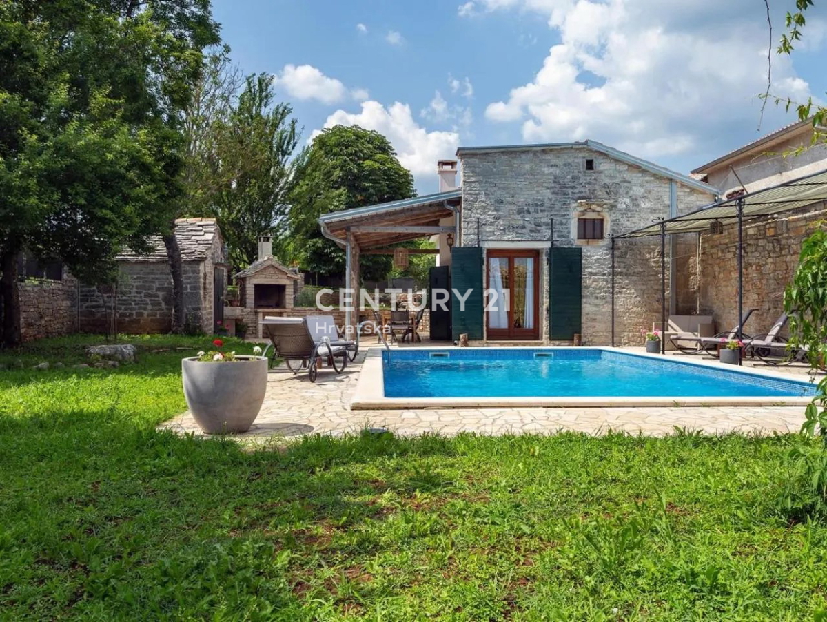 GRAČIŠĆE, VILLA IN PIETRA CON PISCINA NEL CUORE DELL’ISTRIA