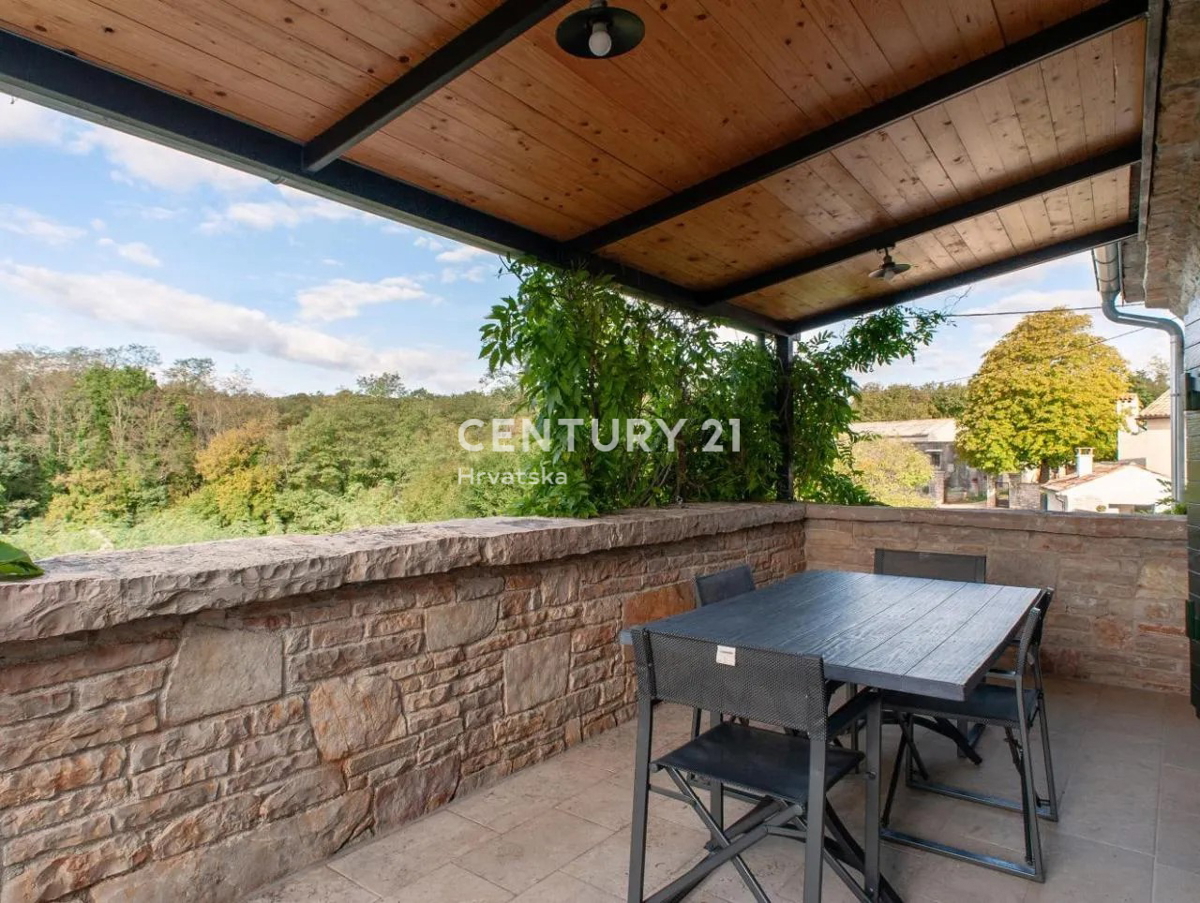 GRAČIŠĆE, VILLA IN PIETRA CON PISCINA NEL CUORE DELL’ISTRIA