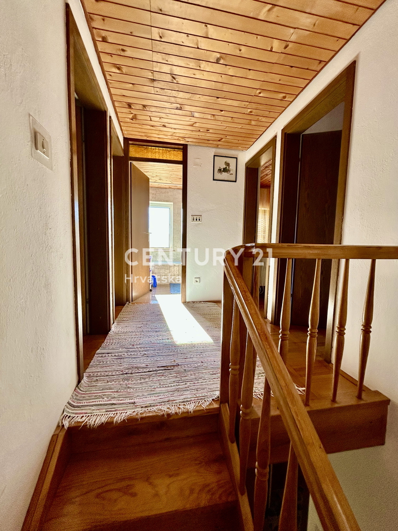 UMAG, ZONA LIMITROFA, VILLA CON AMPIO GIARDINO A SOLI 200 METRI DALLA SPIAGGIA