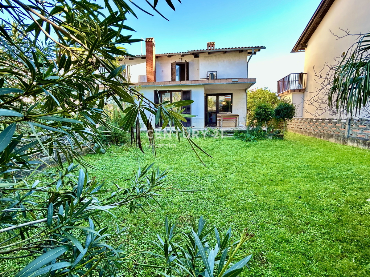 UMAG, ZONA LIMITROFA, VILLA CON AMPIO GIARDINO A SOLI 200 METRI DALLA SPIAGGIA