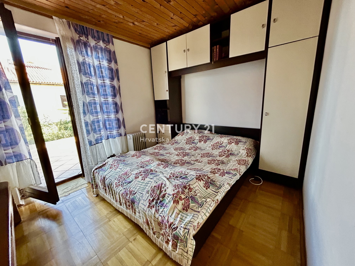 UMAG, ZONA LIMITROFA, VILLA CON AMPIO GIARDINO A SOLI 200 METRI DALLA SPIAGGIA