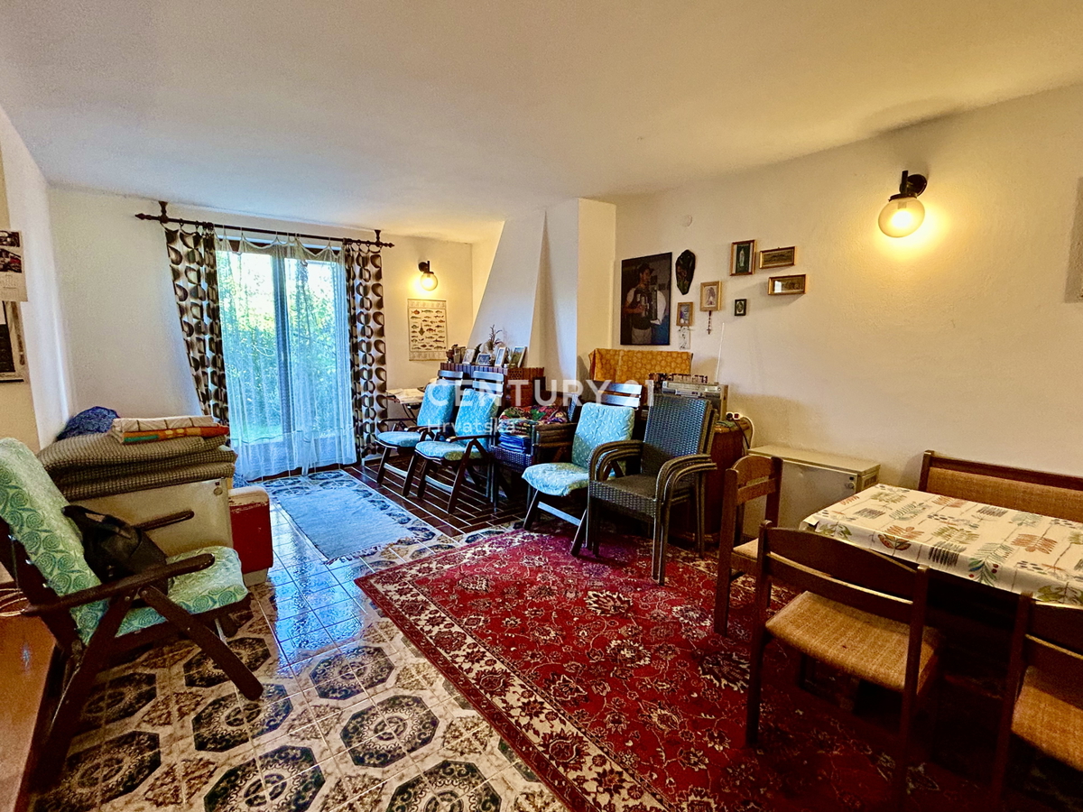 UMAG, ZONA LIMITROFA, VILLA CON AMPIO GIARDINO A SOLI 200 METRI DALLA SPIAGGIA