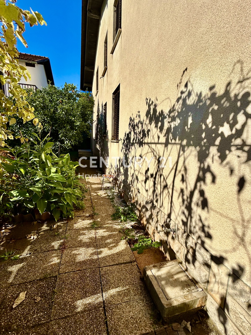 UMAG, ZONA LIMITROFA, VILLA CON AMPIO GIARDINO A SOLI 200 METRI DALLA SPIAGGIA