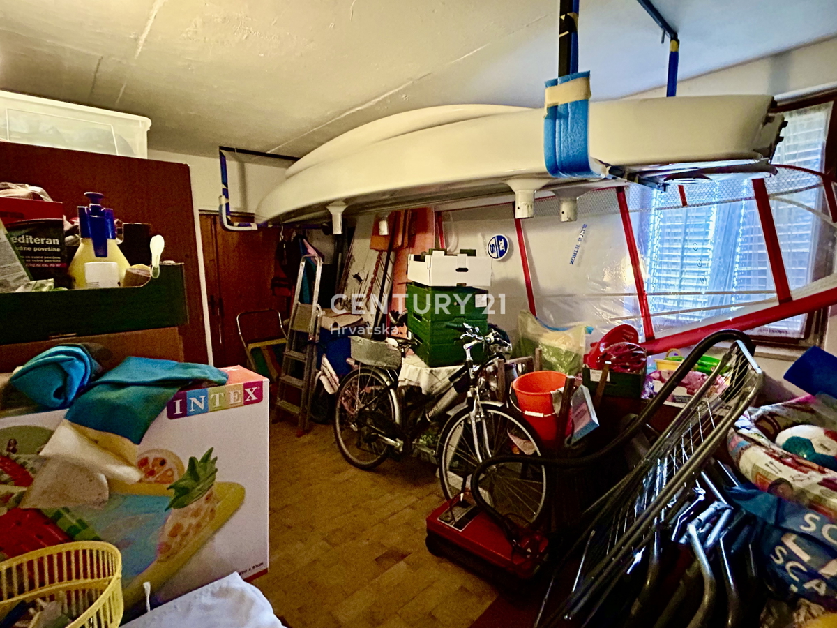 UMAG, ZONA LIMITROFA, VILLA CON AMPIO GIARDINO A SOLI 200 METRI DALLA SPIAGGIA