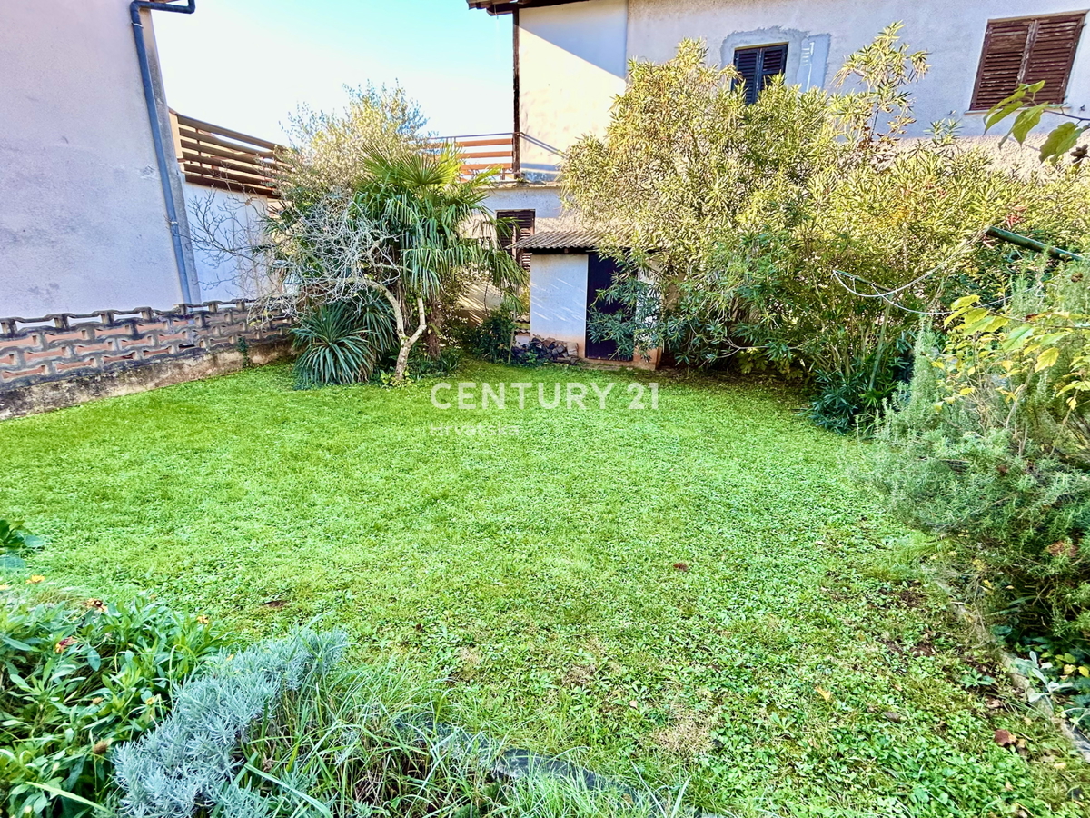 UMAG, ZONA LIMITROFA, VILLA CON AMPIO GIARDINO A SOLI 200 METRI DALLA SPIAGGIA