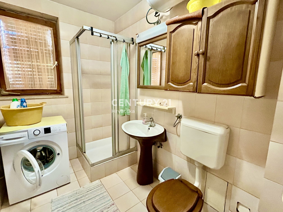 UMAG, ZONA LIMITROFA, VILLA CON AMPIO GIARDINO A SOLI 200 METRI DALLA SPIAGGIA