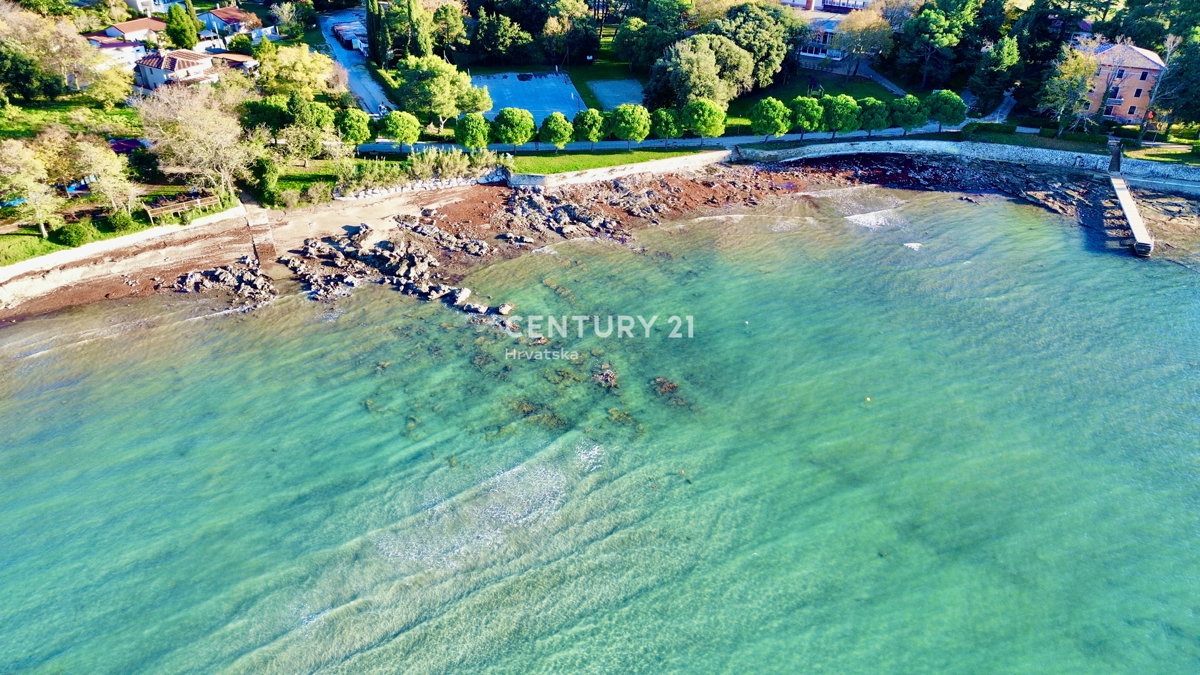 UMAG, ZONA LIMITROFA, VILLA CON AMPIO GIARDINO A SOLI 200 METRI DALLA SPIAGGIA