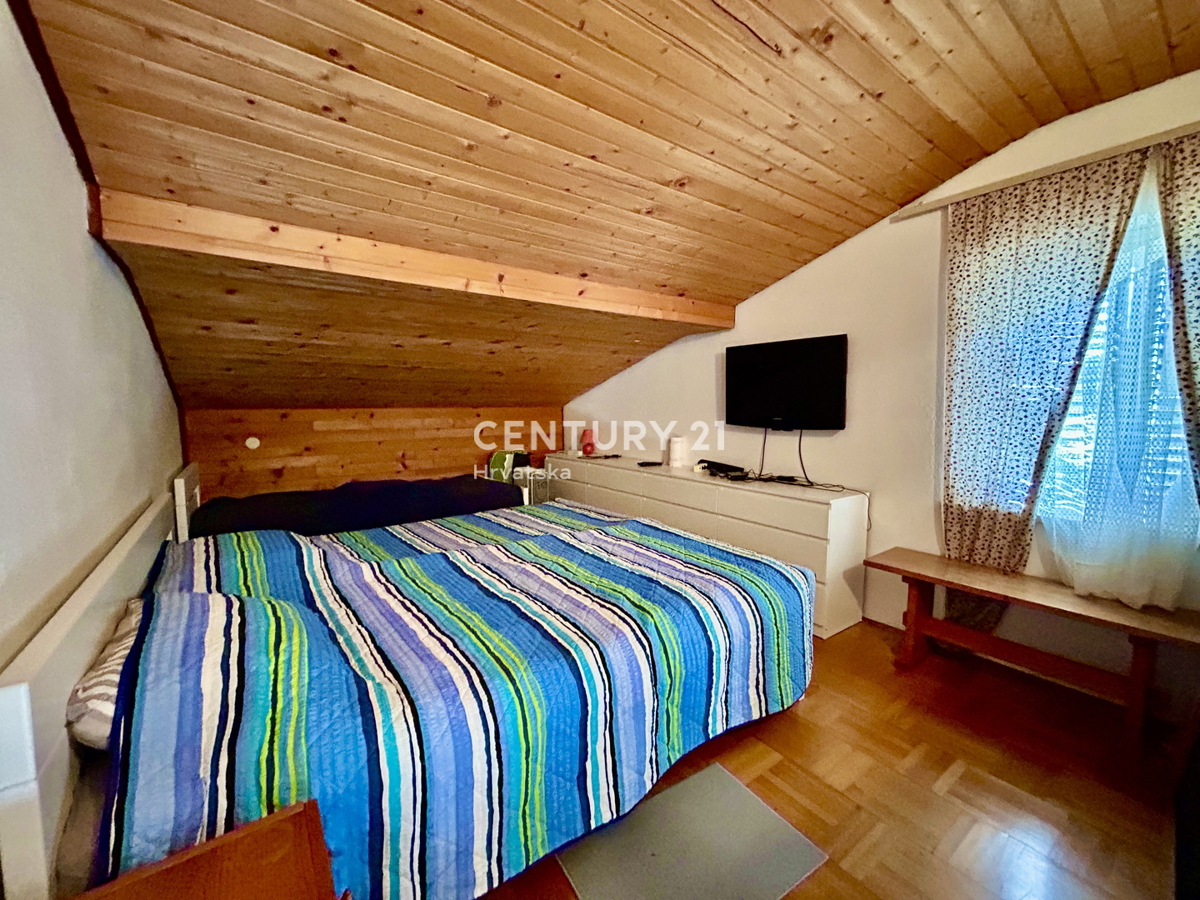 UMAG, ZONA LIMITROFA, VILLA CON AMPIO GIARDINO A SOLI 200 METRI DALLA SPIAGGIA