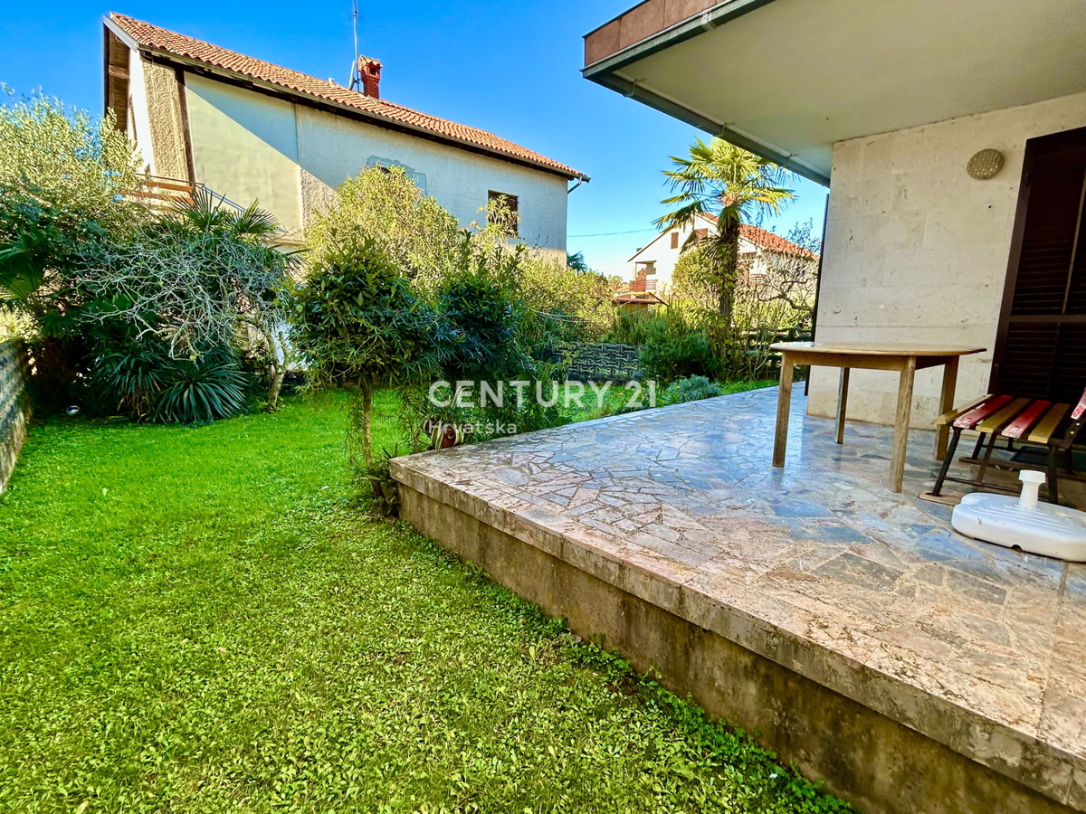 UMAG, ZONA LIMITROFA, VILLA CON AMPIO GIARDINO A SOLI 200 METRI DALLA SPIAGGIA