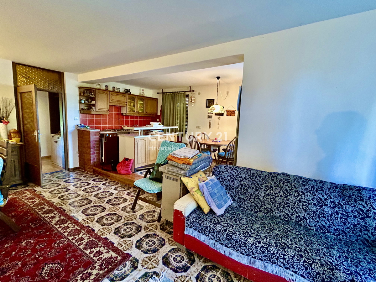 UMAG, ZONA LIMITROFA, VILLA CON AMPIO GIARDINO A SOLI 200 METRI DALLA SPIAGGIA