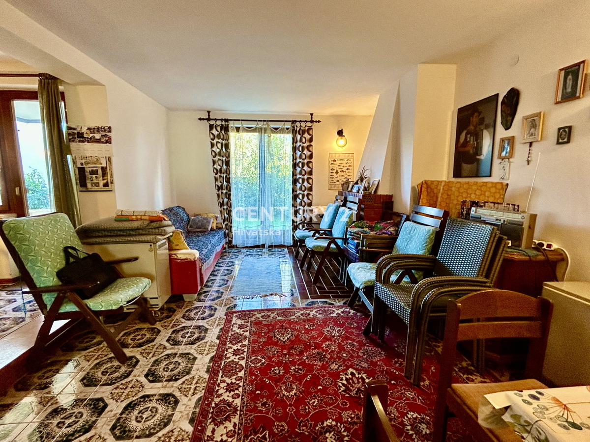 UMAG, ZONA LIMITROFA, VILLA CON AMPIO GIARDINO A SOLI 200 METRI DALLA SPIAGGIA