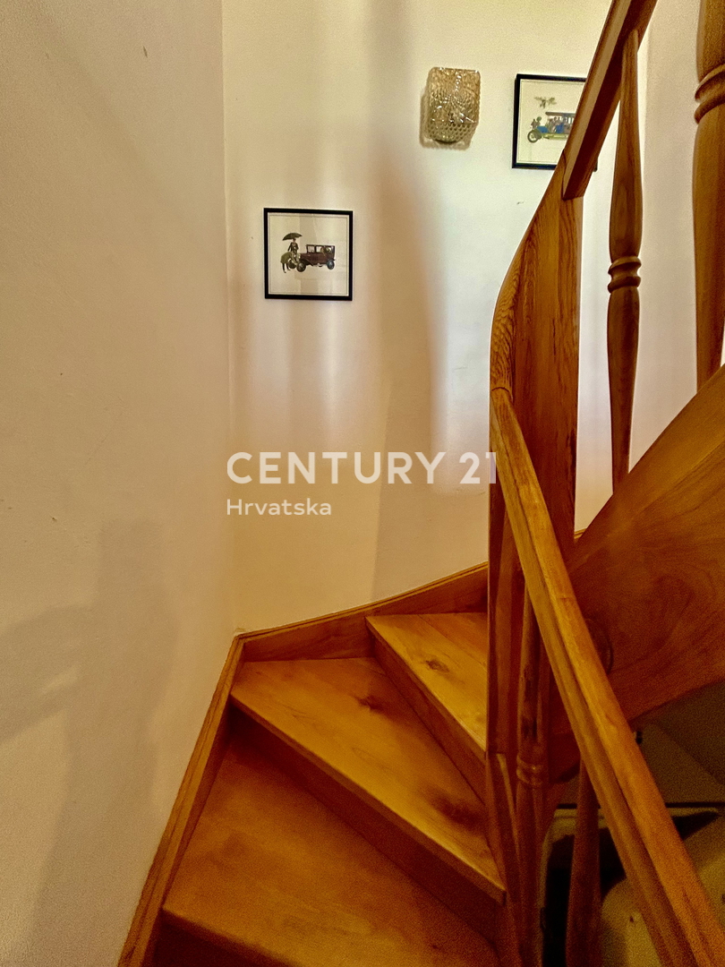 UMAG, ZONA LIMITROFA, VILLA CON AMPIO GIARDINO A SOLI 200 METRI DALLA SPIAGGIA