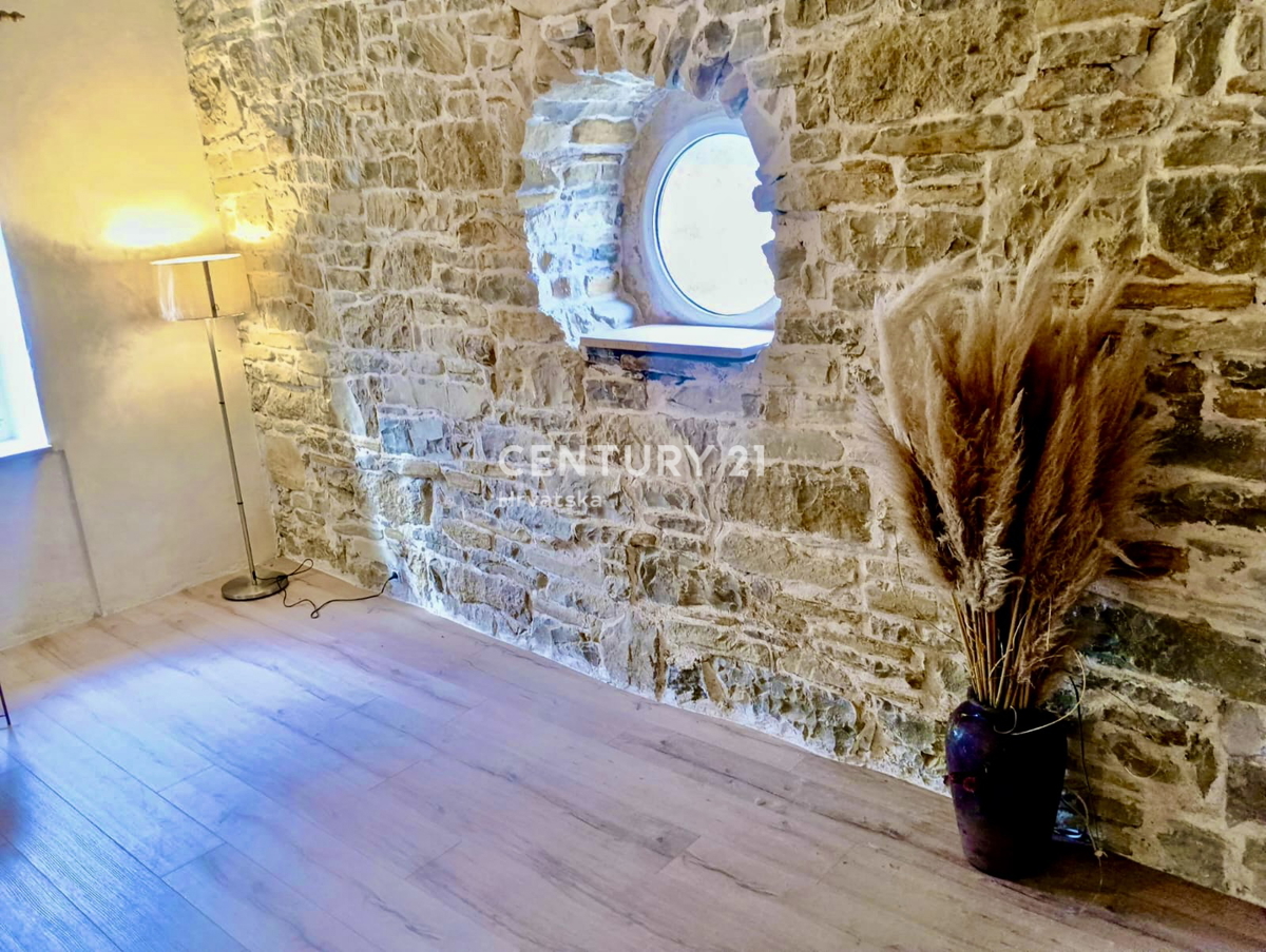 SOVINJAK, ZONA CIRCOSTANTE, CASA INDIPENDENTE IN PIETRA COMPLETAMENTE RISTRUTTURATA, SCONTATA E OTTIMO INVESTIMENTO