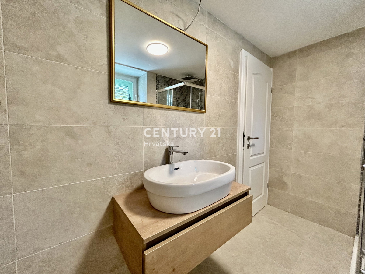 SOVINJAK, ZONA CIRCOSTANTE, CASA INDIPENDENTE IN PIETRA COMPLETAMENTE RISTRUTTURATA, SCONTATA E OTTIMO INVESTIMENTO