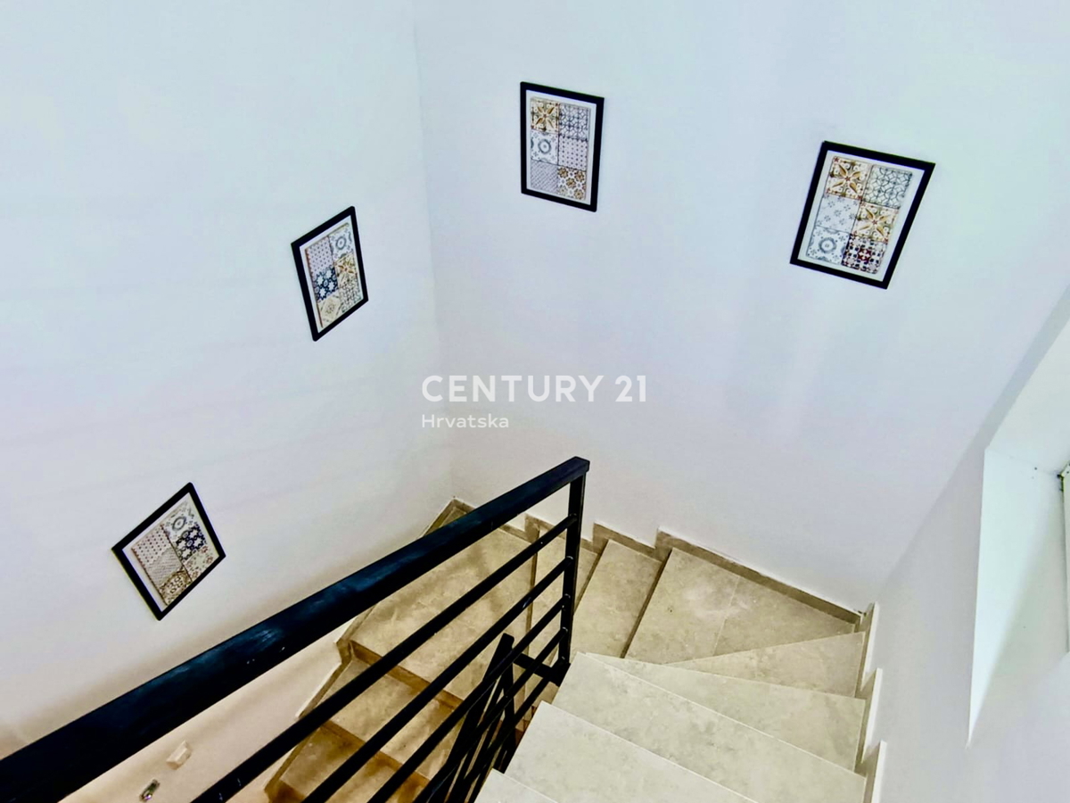 SOVINJAK, ZONA CIRCOSTANTE, CASA INDIPENDENTE IN PIETRA COMPLETAMENTE RISTRUTTURATA, SCONTATA E OTTIMO INVESTIMENTO