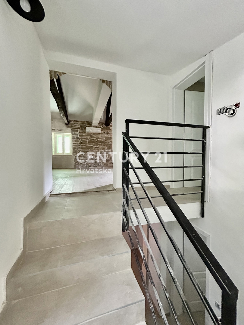 SOVINJAK, ZONA CIRCOSTANTE, CASA INDIPENDENTE IN PIETRA COMPLETAMENTE RISTRUTTURATA, SCONTATA E OTTIMO INVESTIMENTO