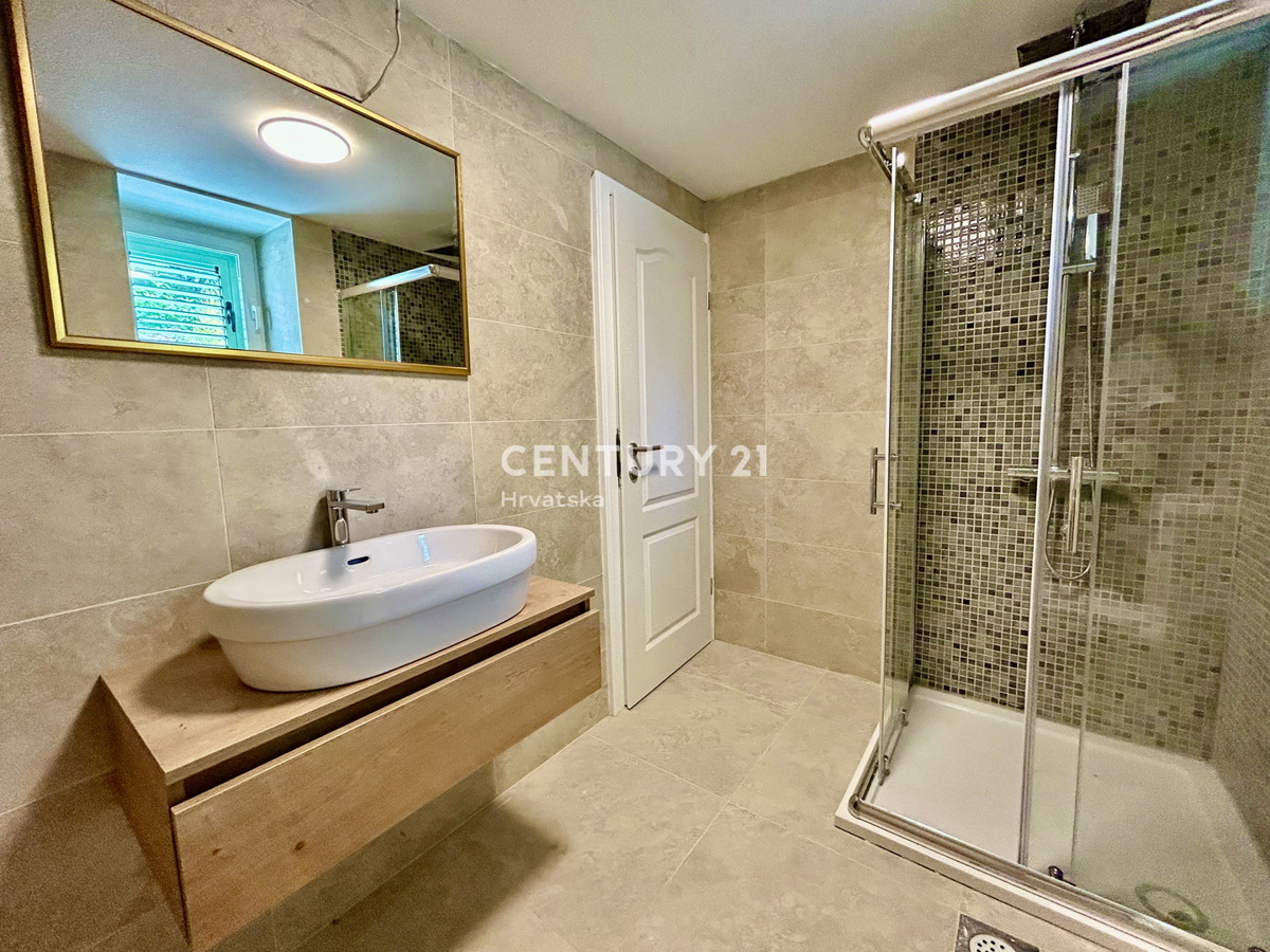 SOVINJAK, ZONA CIRCOSTANTE, CASA INDIPENDENTE IN PIETRA COMPLETAMENTE RISTRUTTURATA, SCONTATA E OTTIMO INVESTIMENTO