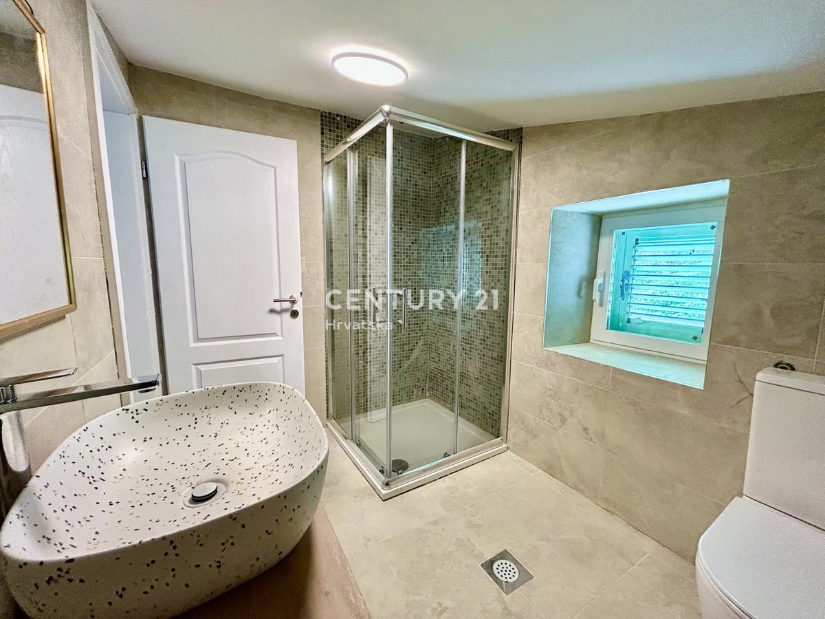 SOVINJAK, ZONA CIRCOSTANTE, CASA INDIPENDENTE IN PIETRA COMPLETAMENTE RISTRUTTURATA, SCONTATA E OTTIMO INVESTIMENTO