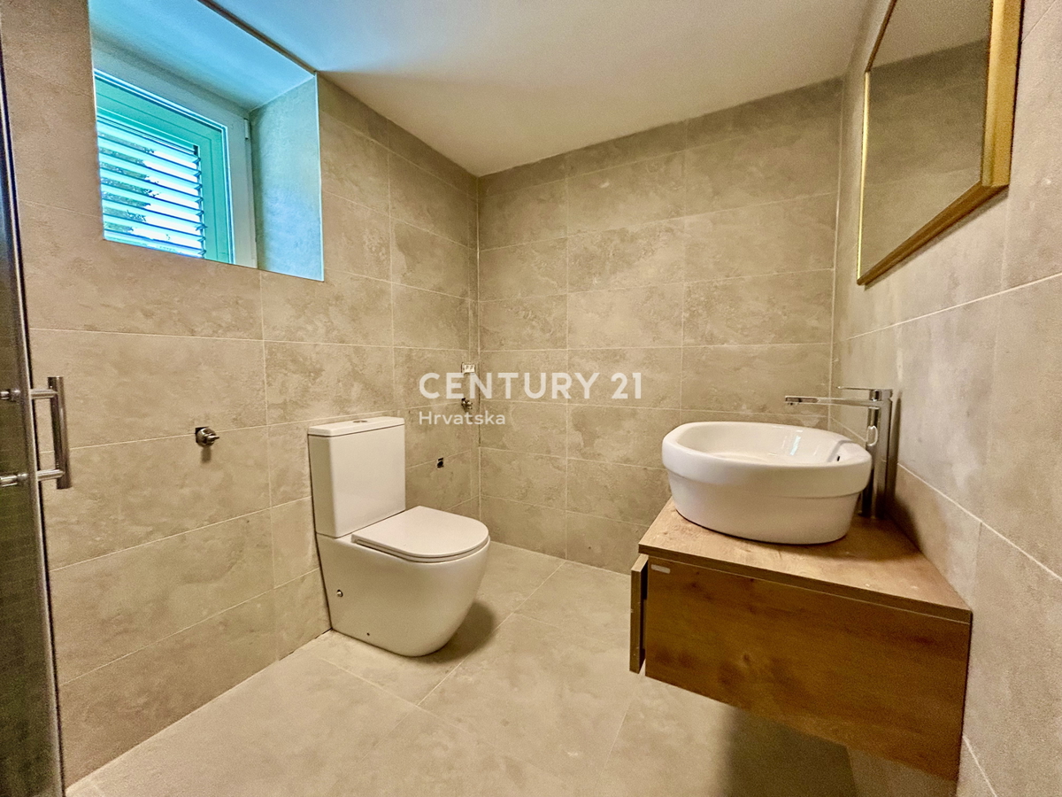 SOVINJAK, ZONA CIRCOSTANTE, CASA INDIPENDENTE IN PIETRA COMPLETAMENTE RISTRUTTURATA, SCONTATA E OTTIMO INVESTIMENTO