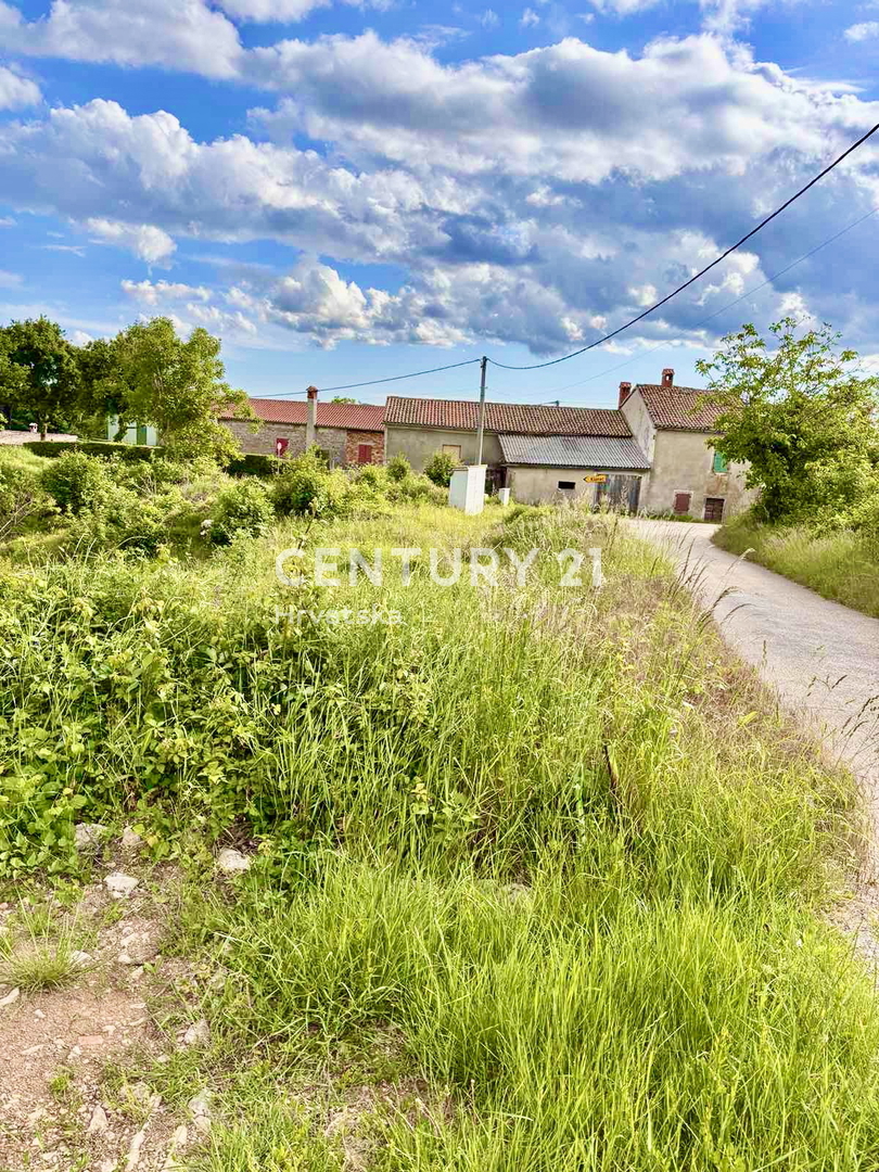 HUM, ZONA CIRCOSTANTE, TERRENO EDIFICABILE CON PERMESSO DI COSTRUIRE