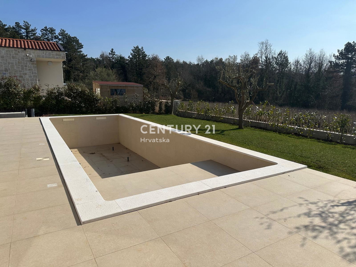 BADERNA, IN VENDITA SPLENDIDA NUOVA CASA AL PIANO TERRA CON PISCINA E VISTA SULLA NATURA