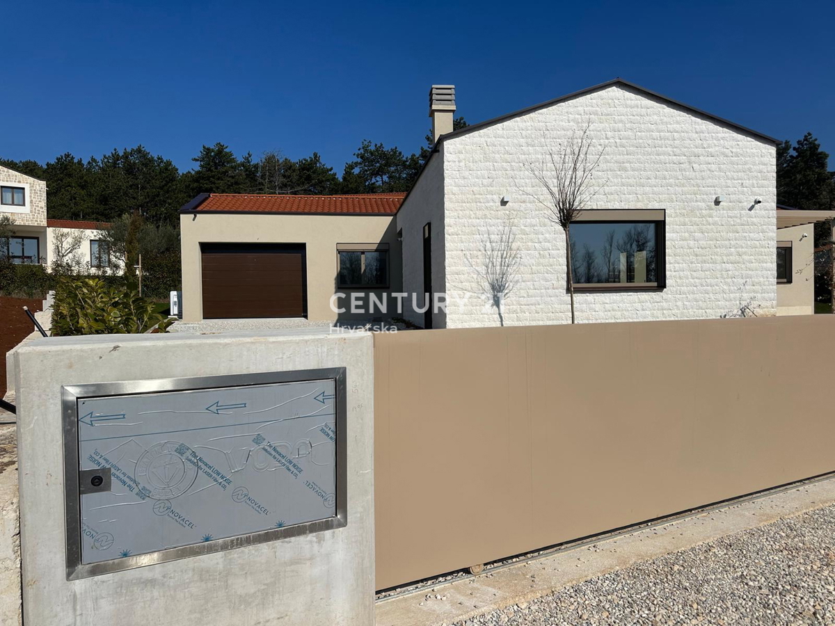 BADERNA, IN VENDITA SPLENDIDA NUOVA CASA AL PIANO TERRA CON PISCINA E VISTA SULLA NATURA
