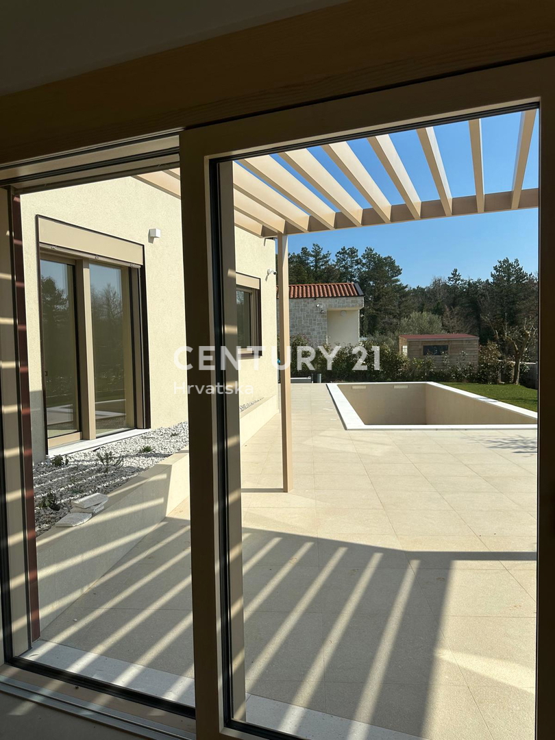 BADERNA, IN VENDITA SPLENDIDA NUOVA CASA AL PIANO TERRA CON PISCINA E VISTA SULLA NATURA