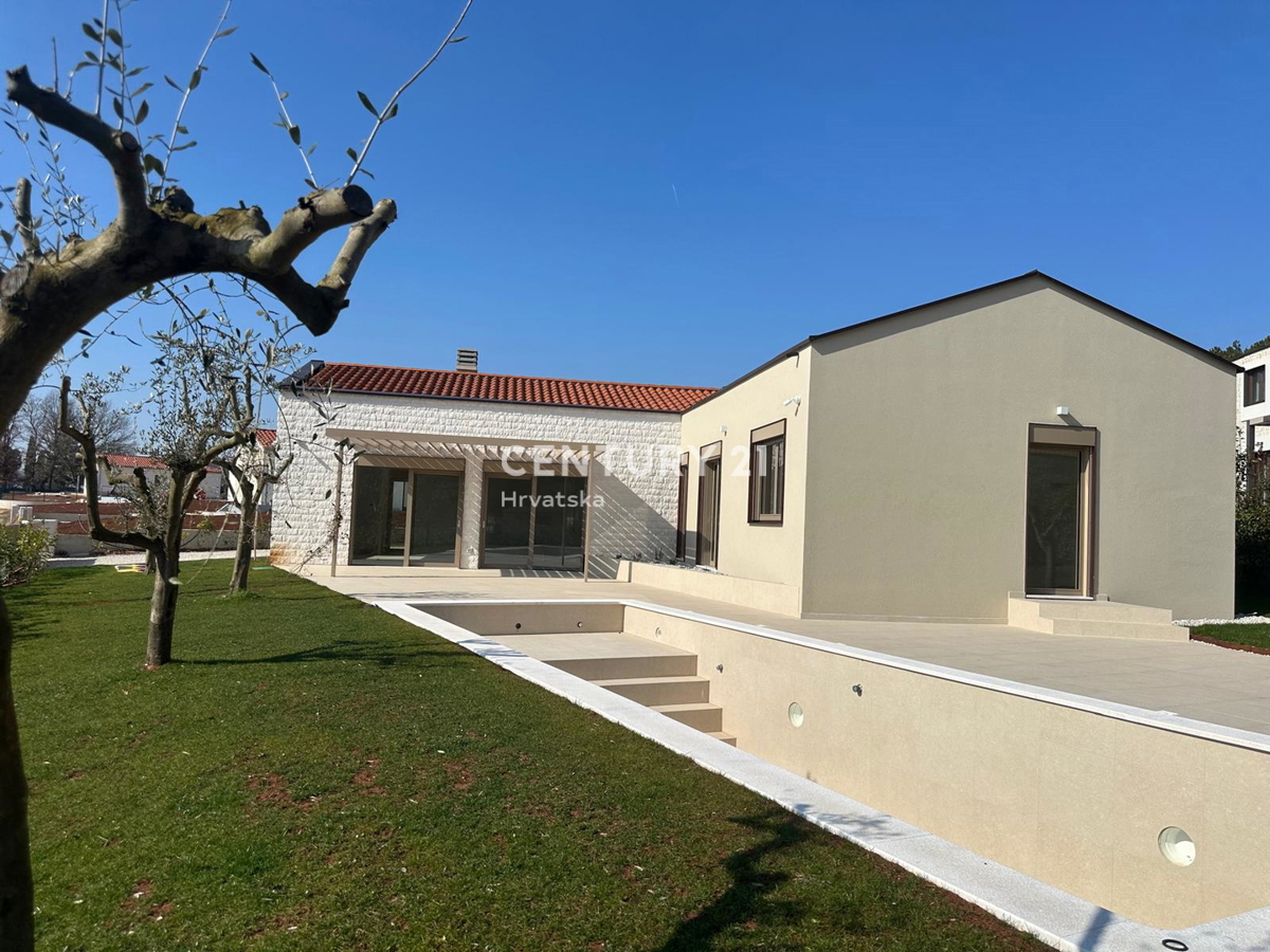 BADERNA, IN VENDITA SPLENDIDA NUOVA CASA AL PIANO TERRA CON PISCINA E VISTA SULLA NATURA