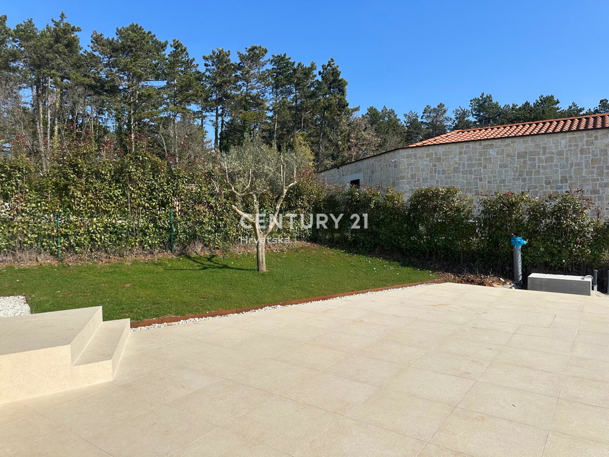 BADERNA, IN VENDITA SPLENDIDA NUOVA CASA AL PIANO TERRA CON PISCINA E VISTA SULLA NATURA