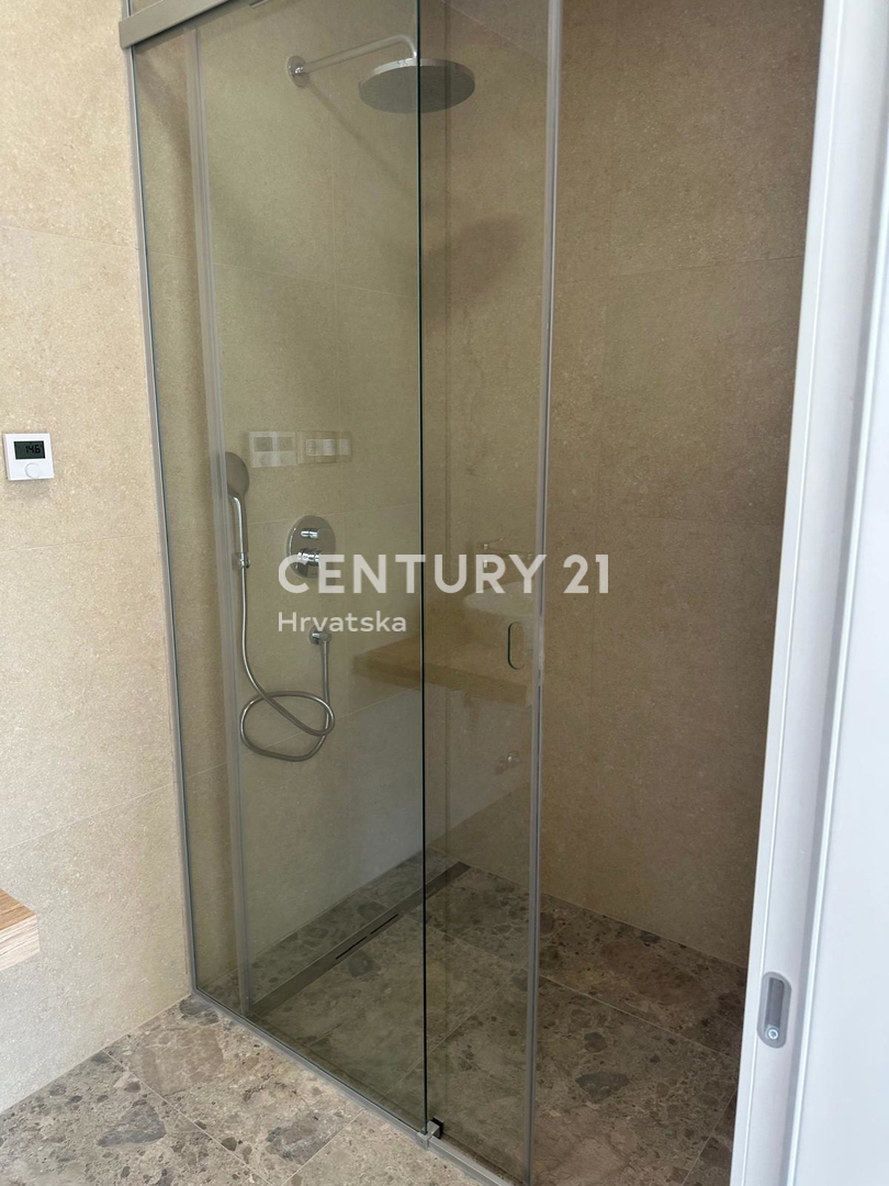 BADERNA, IN VENDITA SPLENDIDA NUOVA CASA AL PIANO TERRA CON PISCINA E VISTA SULLA NATURA