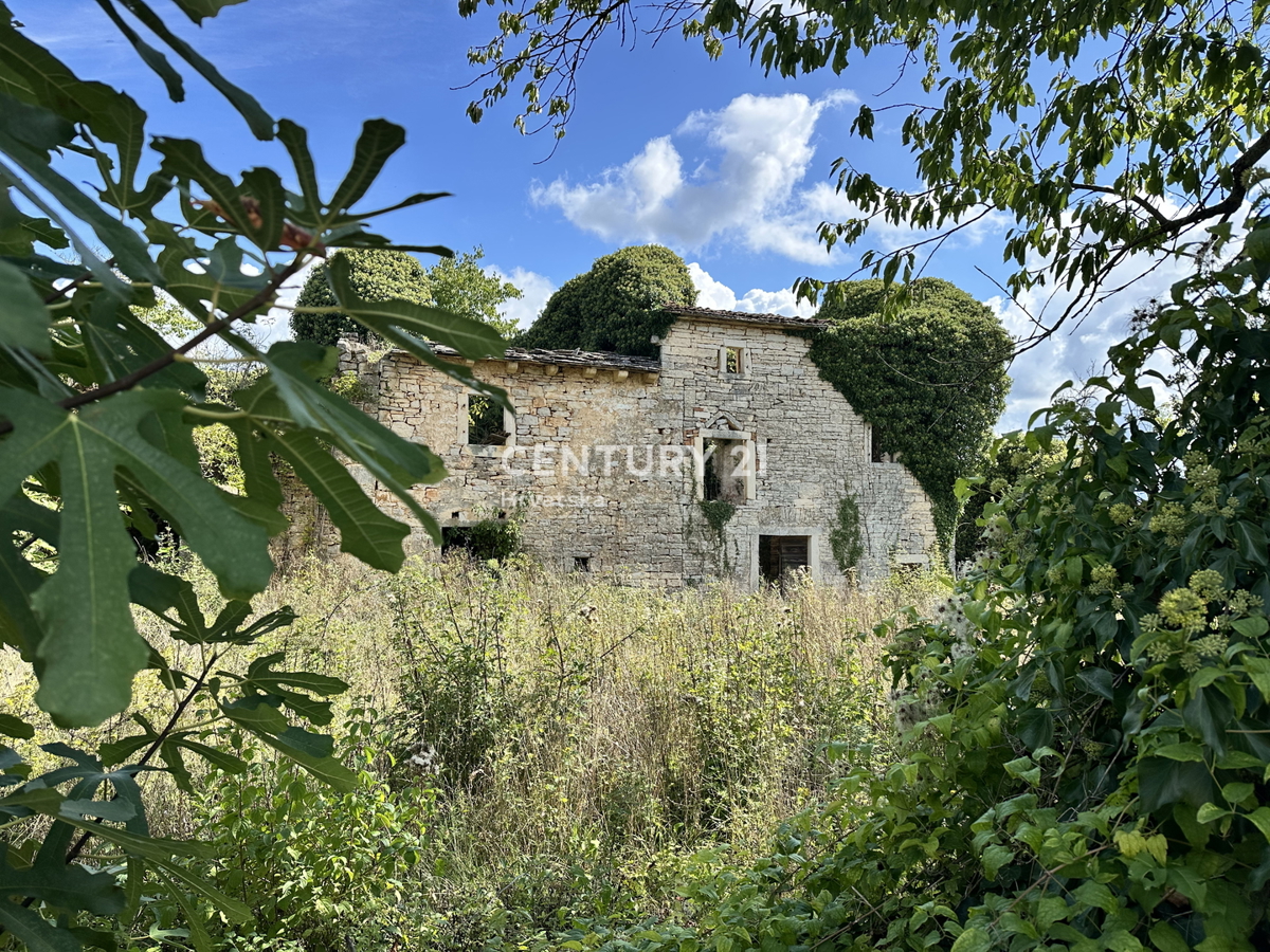 KANFANAR, CASA IN PIETRA CON AMPIO GIARDINO, DA RISTRUTTURARE