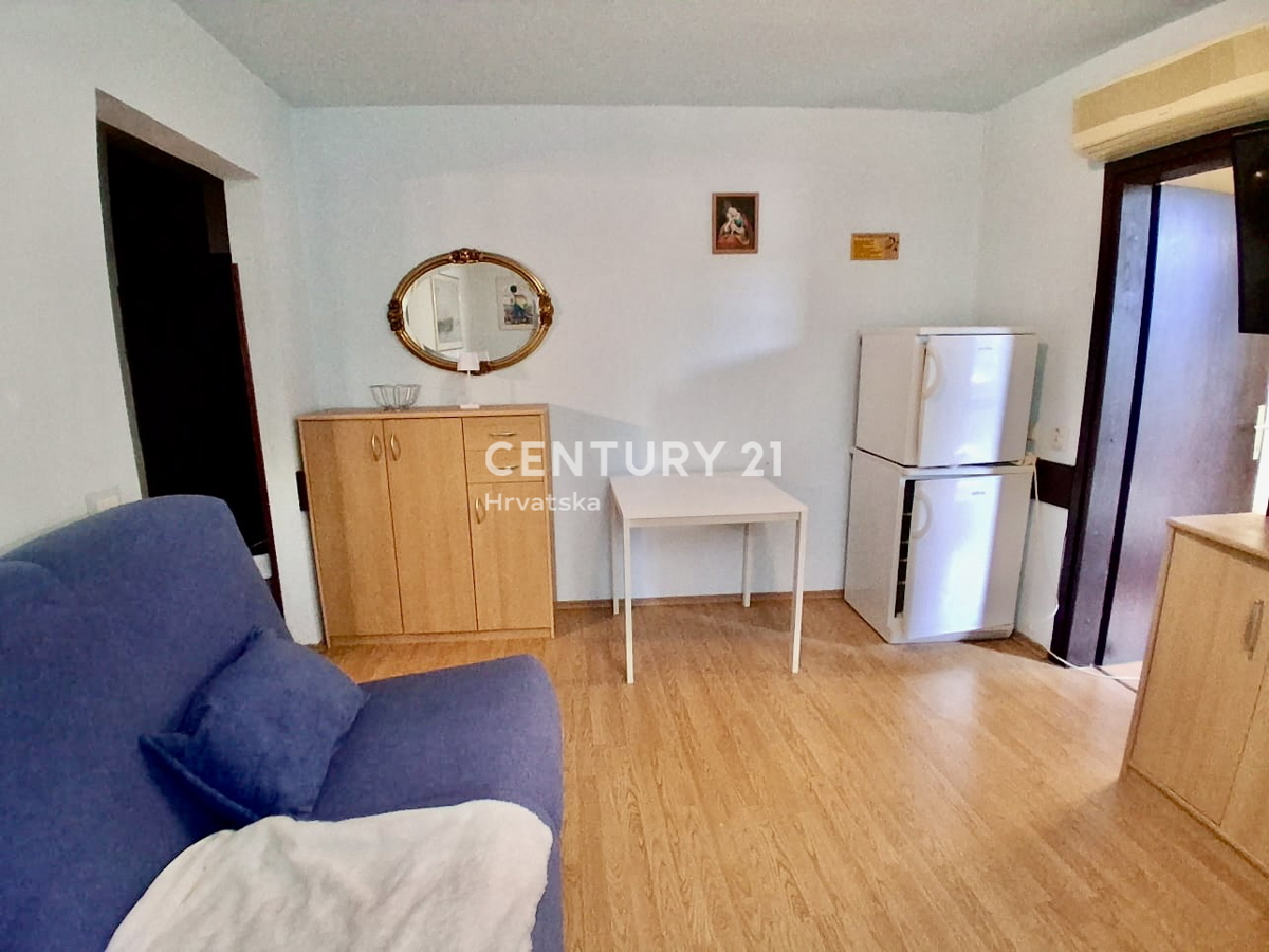 POREČ, ČERVAR PORAT, APPARTAMENTO CON UNA CAMERA VICINO ALLA SPIAGGIA