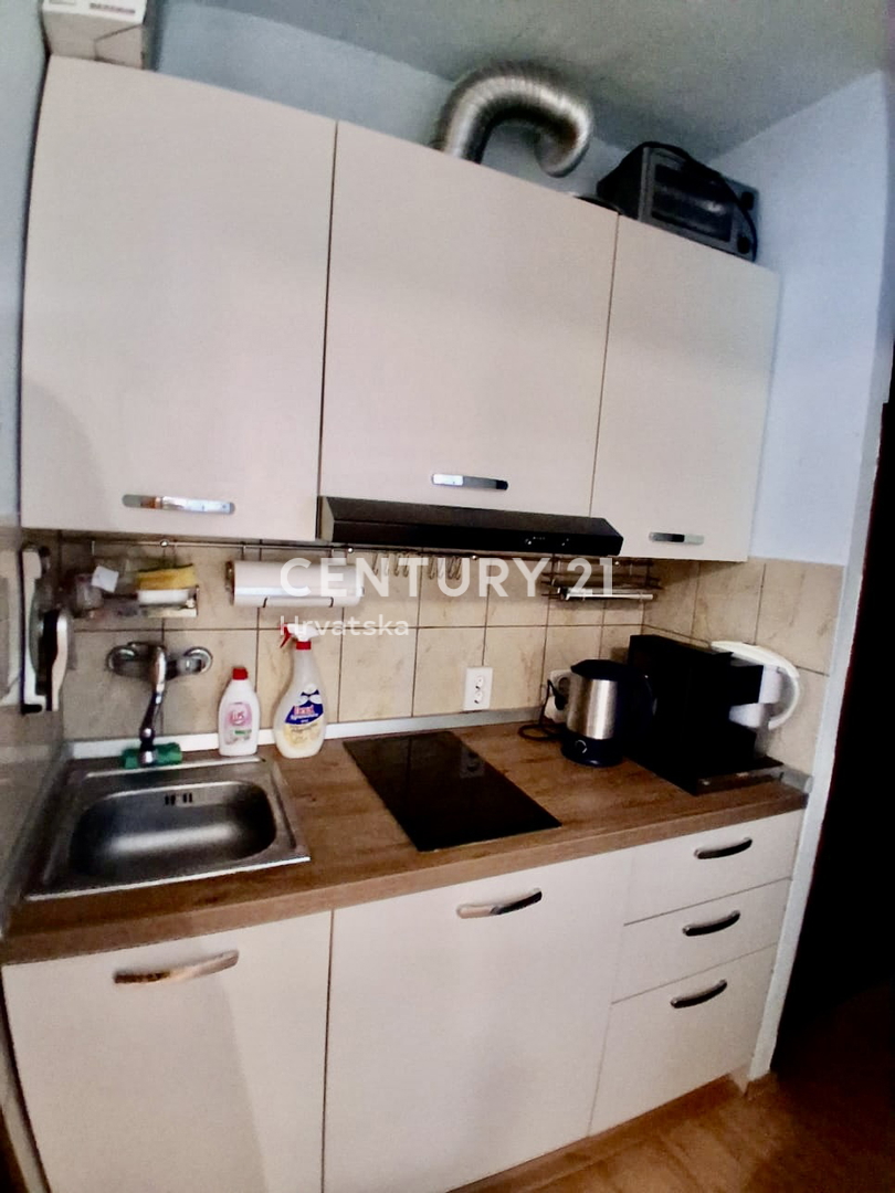 POREČ, ČERVAR PORAT, APPARTAMENTO CON UNA CAMERA VICINO ALLA SPIAGGIA