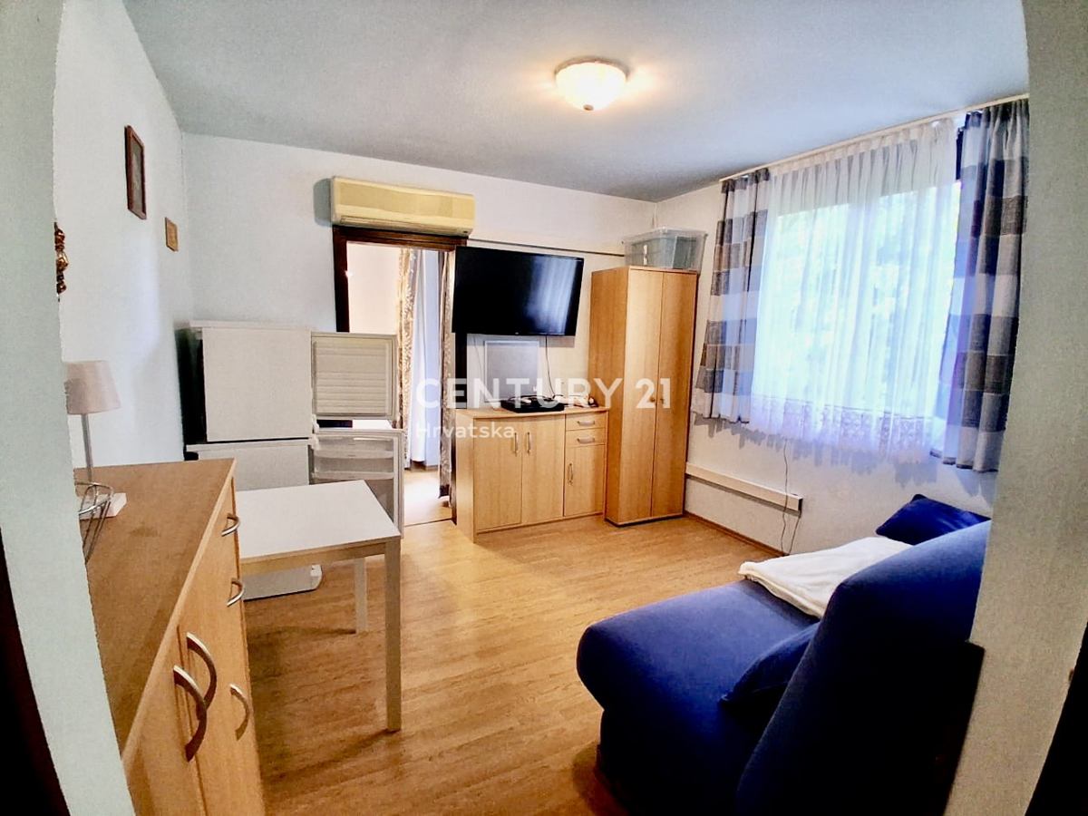 POREČ, ČERVAR PORAT, APPARTAMENTO CON UNA CAMERA VICINO ALLA SPIAGGIA